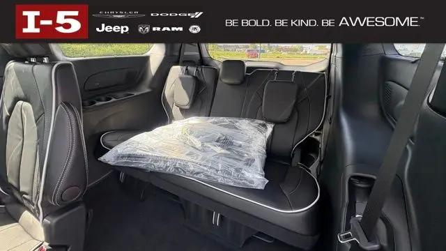 2025 Chrysler Pacifica Limited AWD