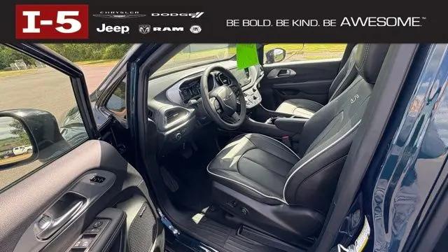 2025 Chrysler Pacifica Limited AWD