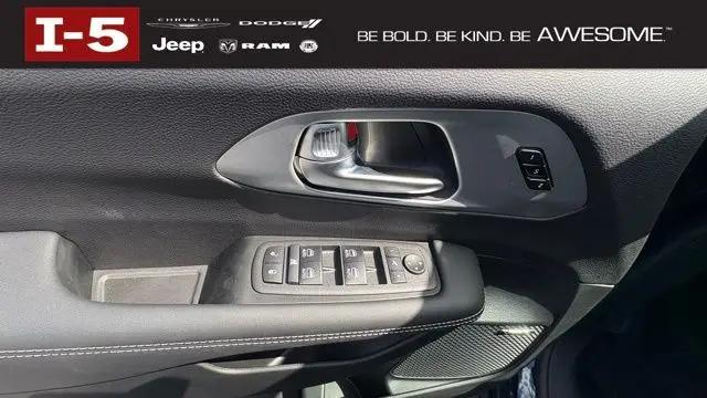 2025 Chrysler Pacifica Limited AWD