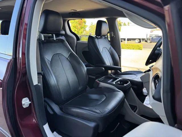 2017 Chrysler Pacifica Touring-L