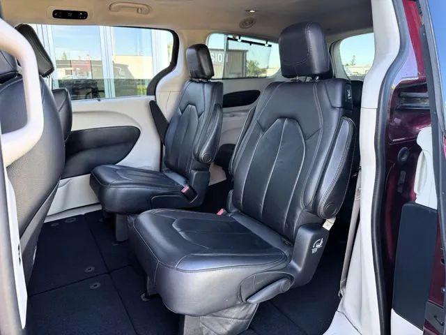 2017 Chrysler Pacifica Touring-L