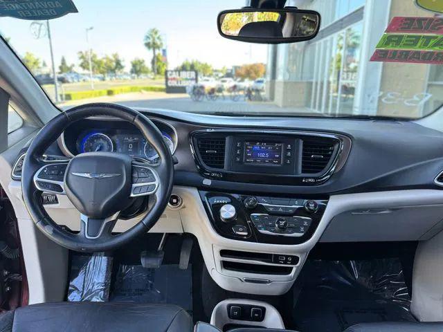 2017 Chrysler Pacifica Touring-L