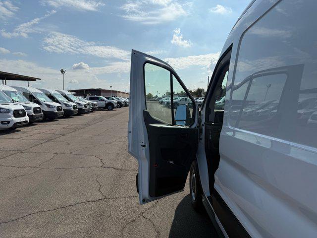 2025 Ford Transit Cargo Van T-250 148" Med Rf 9070 GVWR RWD