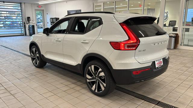 2026 Volvo XC40 B5 Ultra