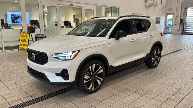 2026 Volvo XC40 B5 Ultra