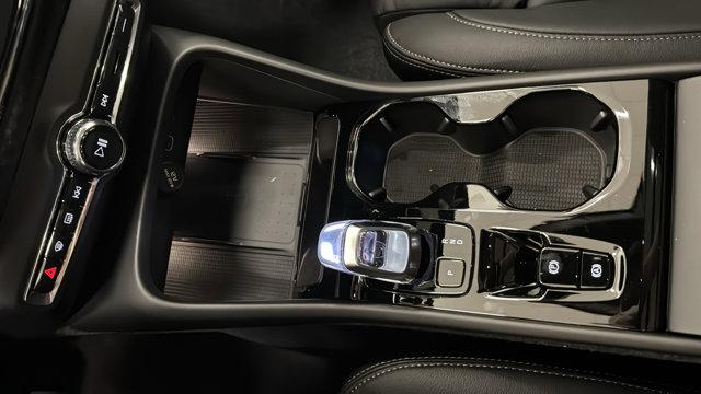 2026 Volvo XC40 B5 Ultra