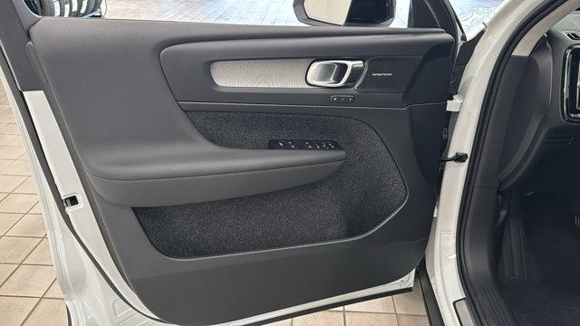 2026 Volvo XC40 B5 Ultra