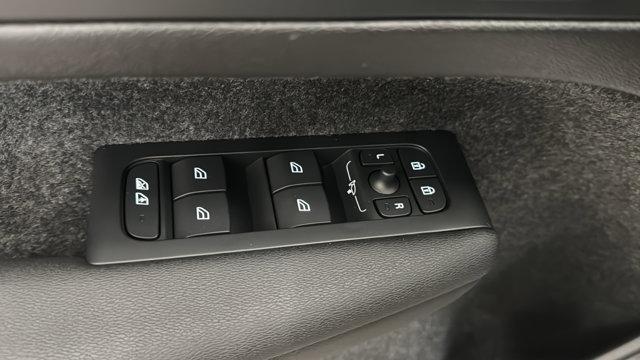 2026 Volvo XC40 B5 Ultra