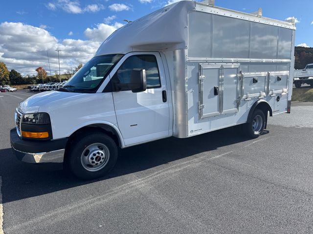 2025 GMC Savana Cutaway Work Van