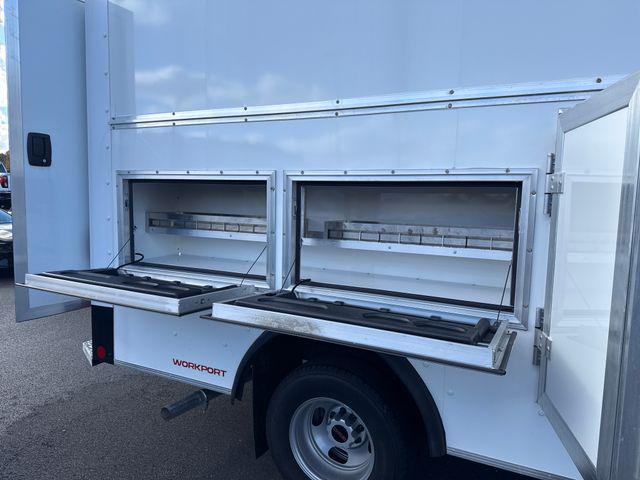 2025 GMC Savana Cutaway Work Van