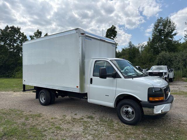 2025 GMC Savana Cutaway Work Van