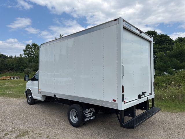 2025 GMC Savana Cutaway Work Van