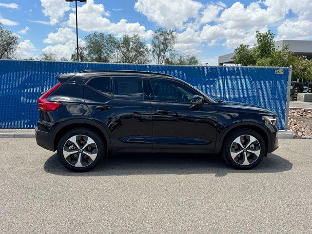 2025 Volvo XC40 B5 Plus Dark Theme