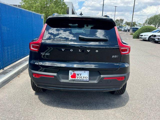 2025 Volvo XC40 B5 Plus Dark Theme