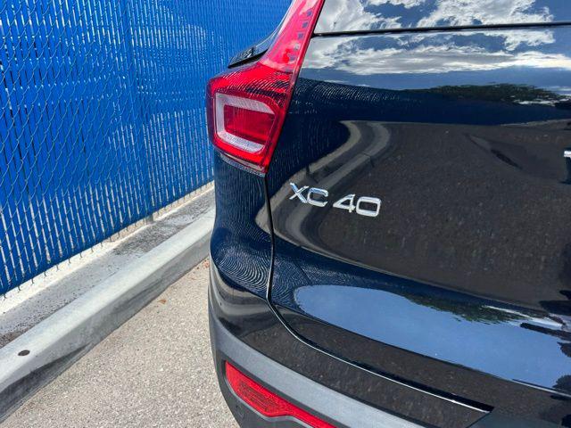 2025 Volvo XC40 B5 Plus Dark Theme