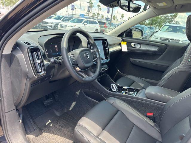 2025 Volvo XC40 B5 Plus Dark Theme