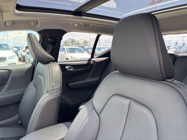 2025 Volvo XC40 B5 Plus Dark Theme