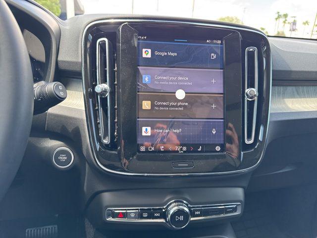 2025 Volvo XC40 B5 Plus Dark Theme