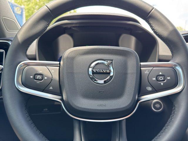 2025 Volvo XC40 B5 Plus Dark Theme