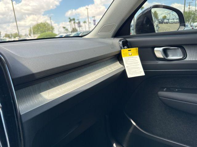 2025 Volvo XC40 B5 Plus Dark Theme