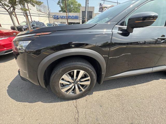 2025 Nissan Pathfinder SL 4WD