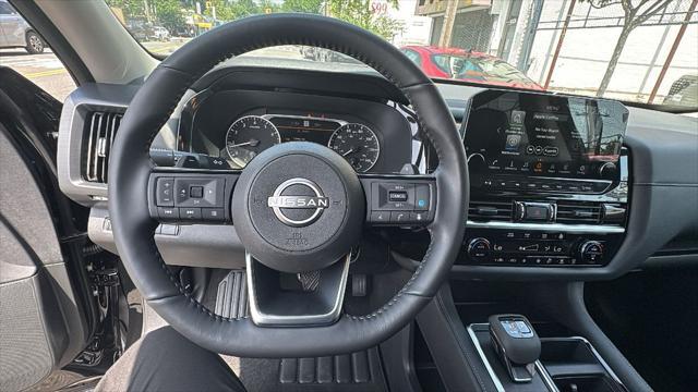 2025 Nissan Pathfinder SL 4WD