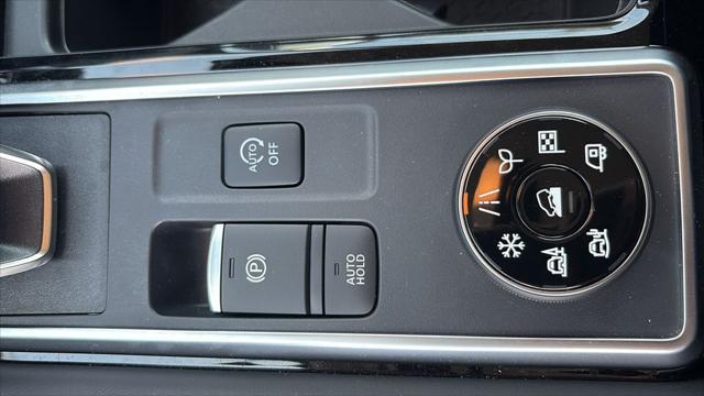 2025 Nissan Pathfinder SL 4WD