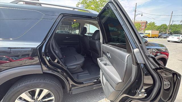 2025 Nissan Pathfinder SL 4WD