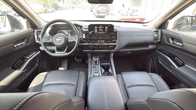 2025 Nissan Pathfinder SL 4WD