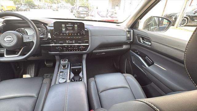 2025 Nissan Pathfinder SL 4WD