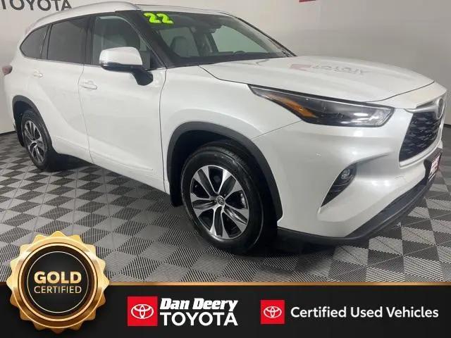 2022 Toyota Highlander XLE for sale in Cedar Falls, IA
