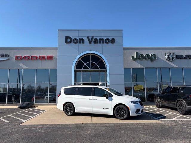 2025 Chrysler Pacifica PACIFICA SELECT