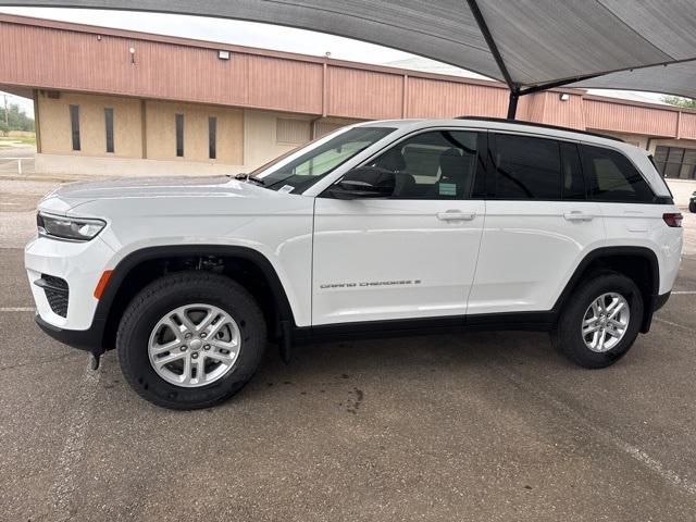 2025 Jeep Grand Cherokee GRAND CHEROKEE LAREDO 4X2
