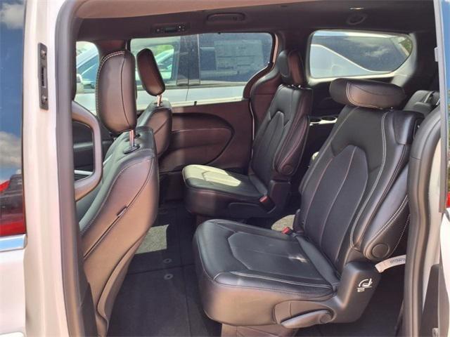 2025 Chrysler Pacifica PACIFICA SELECT