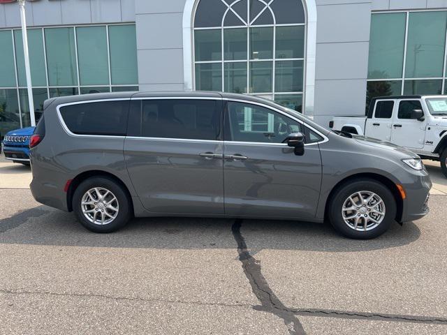 2025 Chrysler Pacifica PACIFICA SELECT