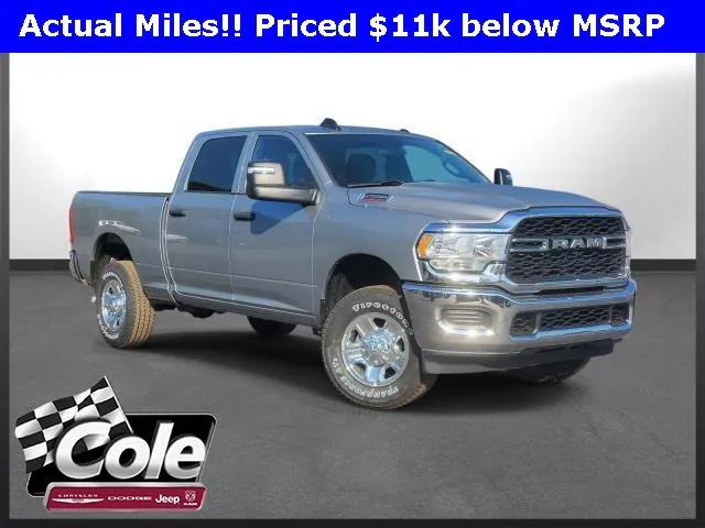 2024 RAM 2500 Tradesman Crew Cab 4x4 64 Box