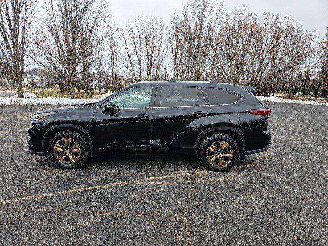 2022 Toyota Highlander Hybrid XLE Bronze Edition 2022 Toyota Highlander Hybrid XLE Bronze Edition