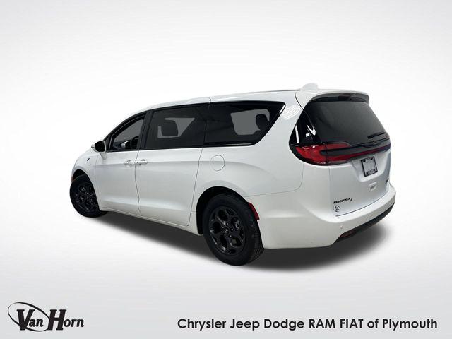 2022 Chrysler Pacifica Hybrid Touring L