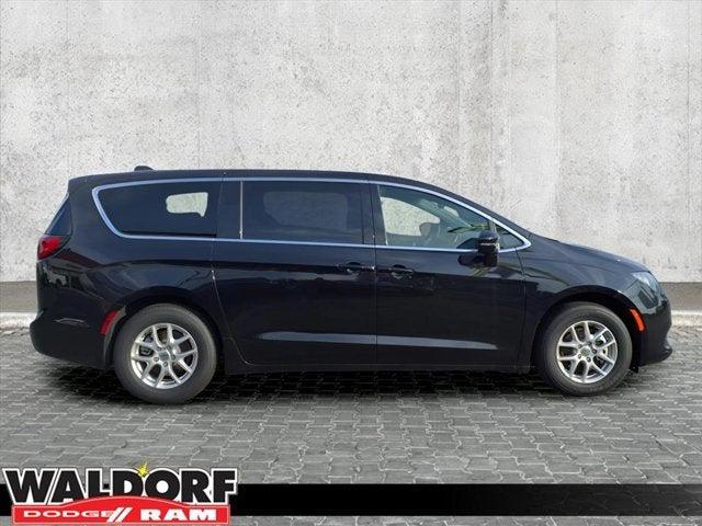 2025 Chrysler Voyager VOYAGER LX