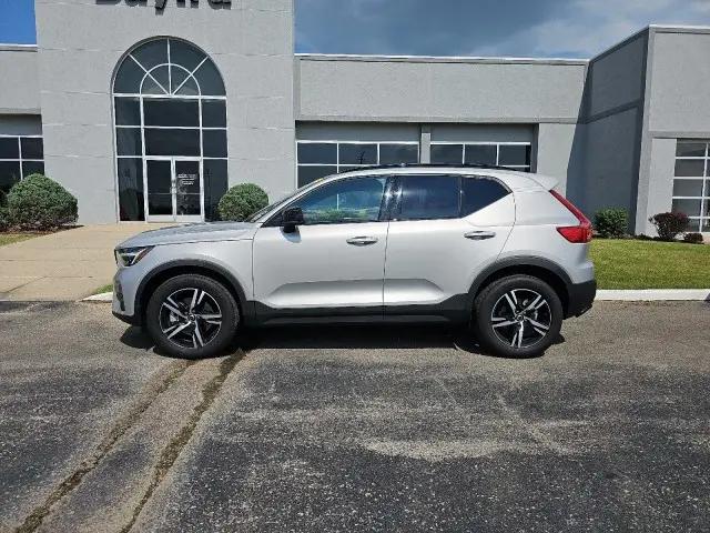 2024 Volvo XC40 Core