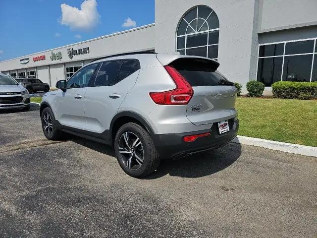 2024 Volvo XC40 Core