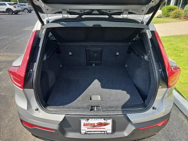 2024 Volvo XC40 Core
