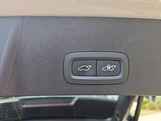 2024 Volvo XC40 Core