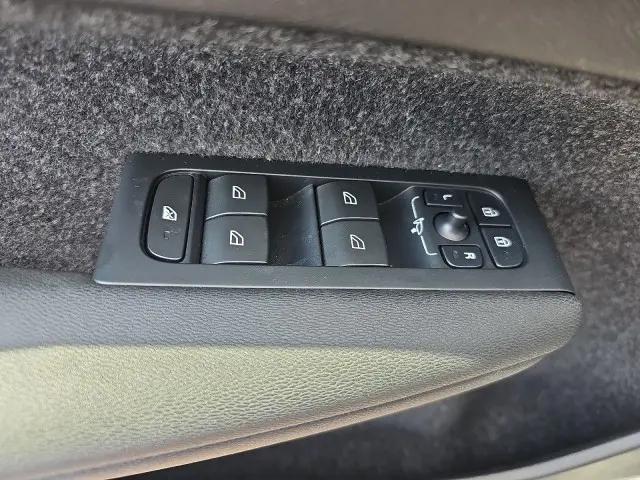 2024 Volvo XC40 Core