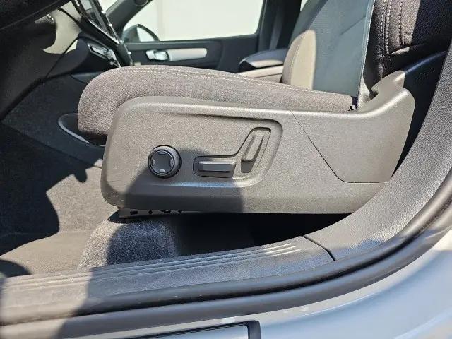 2024 Volvo XC40 Core