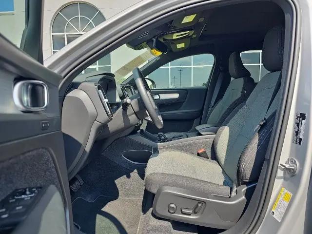 2024 Volvo XC40 Core