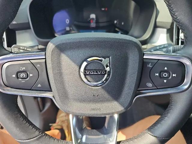 2024 Volvo XC40 Core