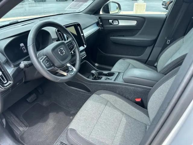 2024 Volvo XC40 Core