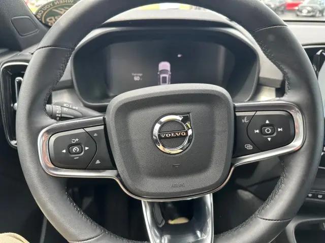 2024 Volvo XC40 Core