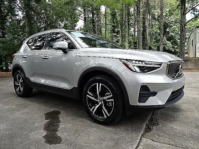 2025 Volvo XC40 B5 Core Bright Theme